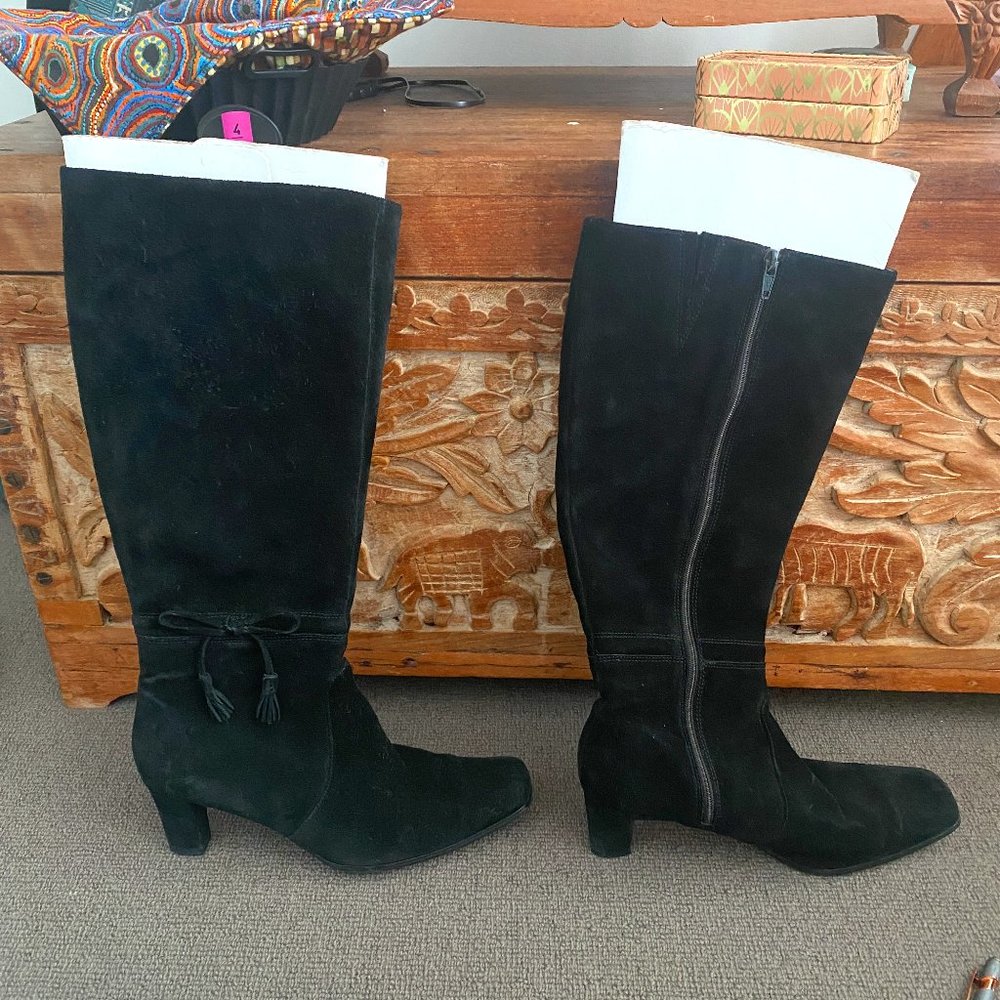 MARKS & SPENCER BLACK SUEDE LEATHER KNEE HIGH BOOTS - TASSEL BOW DETAIL - SIZE 6 - Picture 1 of 4